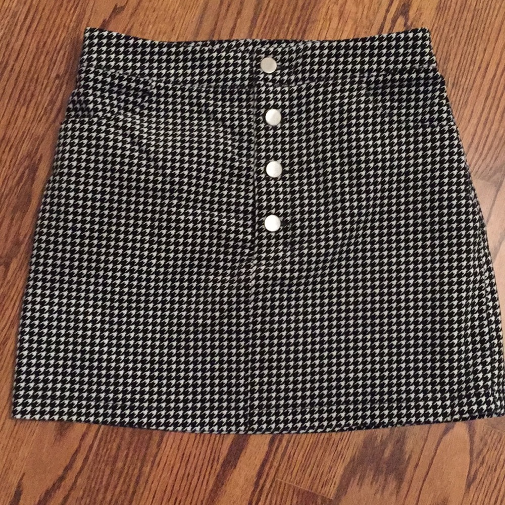Forever 21 black and white skirt